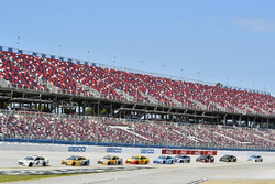Brad Keselowski, Team Penske Ford, Ricky Stenhouse Jr., Roush Fenway Racing Ford e Kevin Harvick, St
