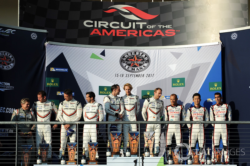 Podio: i vincitori Timo Bernhard, Earl Bamber, Brendon Hartley, Porsche Team, al secondo posto Neel Jani, Andre Lotterer, Nick Tandy, Porsche Team, al terzo posto Stéphane Sarrazin, Sébastien Buemi, Kazuki Nakajima, Toyota Gazoo Racing