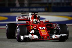 Polesitter Sebastian Vettel, Ferrari SF70H, in Parc Ferme