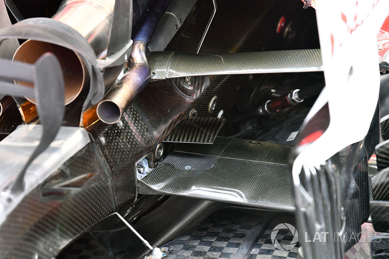 Ferrari SF70H, dettaglio della sospensione posteriore