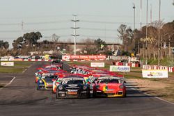 Vuelta de calentamiento de la Cup en su Carrera 2