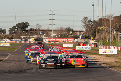 Vuelta de calentamiento de la Cup en su Carrera 2