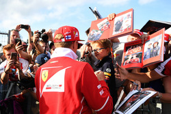 Kimi Raikkonen, Ferrari, firma autografi ai fan