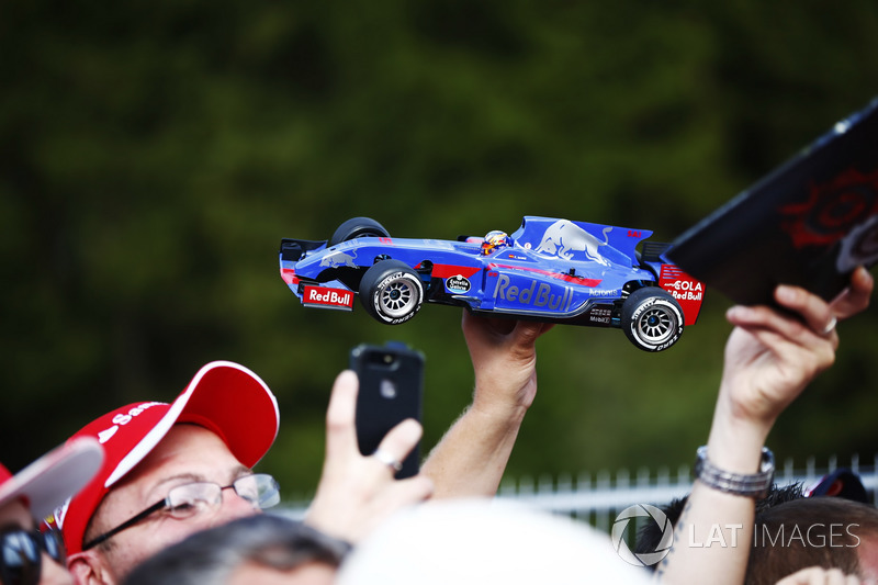 Un fan de Carlos Sainz Jr., Scuderia Toro Rosso