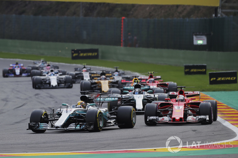 Lewis Hamilton, Mercedes AMG F1 W08, Sebastian Vettel, Ferrari SF70H, Valtteri Bottas, Mercedes AMG F1 W08, Daniel Ricciardo, Red Bull Racing RB13 and Kimi Raikkonen, Ferrari SF70H, ahead of a safety car restart