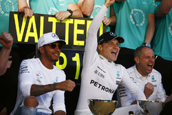 Valtteri Bottas, Mercedes AMG F1, Lewis Hamilton, Mercedes AMG F1