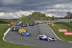Helio Castroneves, Team Penske Chevrolet, Scott Dixon, Chip Ganassi Racing Honda
