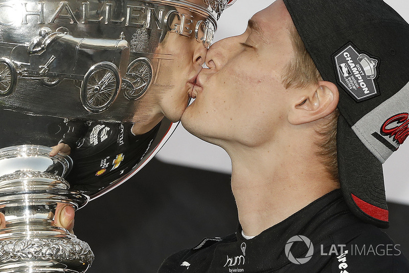2017-kampioen Josef Newgarden, Team Penske Chevrolet viert feest