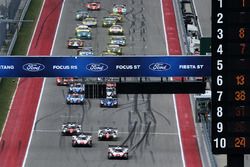 Start: #1 Porsche Team Porsche 919 Hybrid: Neel Jani, Andre Lotterer, Nick Tandy leads