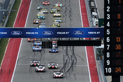 Start: #1 Porsche Team Porsche 919 Hybrid: Neel Jani, Andre Lotterer, Nick Tandy leads
