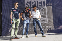 Daniil Kvyat, Scuderia Toro Rosso and Carlos Sainz Jr., Scuderia Toro Rosso