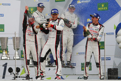 Podium: Race winners #8 Toyota Gazoo Racing Toyota TS050 Hybrid: Anthony Davidson, Sébastien Buemi, Kazuki Nakajima