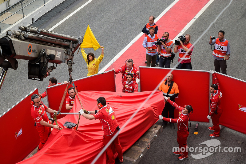 Mobil Kimi Raikkonen, Ferrari SF70H, usai kecelakaan