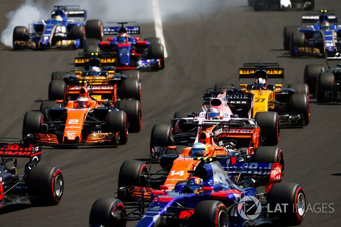 Marcus Ericsson, Sauber C36, Carlos Sainz Jr., Scuderia Toro Rosso STR12, Fernando Alonso, McLaren MCL32, Sergio Perez, Sahara Force India F1 VJM10, Stoffel Vandoorne, McLaren MCL32, Nico Hulkenberg, Renault Sport F1 Team RS17, Jolyon Palmer, Renault Sport