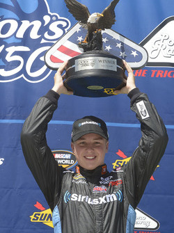 Ganador de la carrera Christopher Bell, Kyle Busch Motorsports Toyota