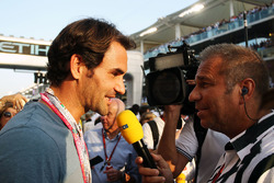 Roger Federer, Tennis Player mit Kai Ebel, RTL TV Moderator in der Startaufstellung