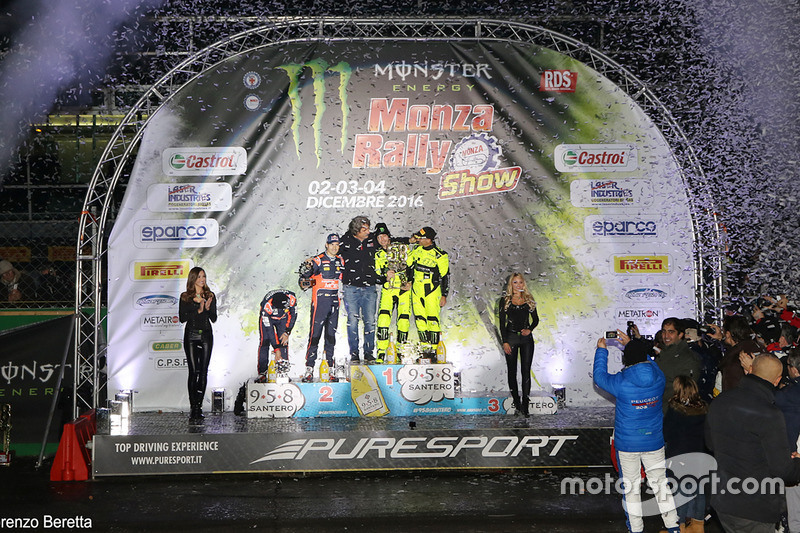 Podio: i vincitori Valentino Rossi e Carlo Cassina, secondo posto per Daniel Sordo e Marc Marti
