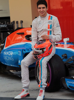 Esteban Ocon, Manor Racing at a team photograph