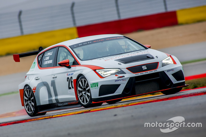 Alex Crivillé con el Seat Leon Eurocup