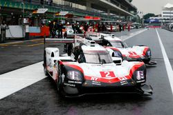 #2 Porsche Team Porsche 919 Hybrid: Timo Bernhard, Earl Bamber, Brendon Hartley