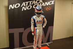 佐藤琢磨のレーシングスーツ展示