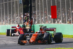Stoffel Vandoorne, McLaren MCL32, leads Sebastian Vettel, Ferrari SF70H