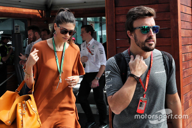 Fernando Alonso, McLaren con su novia Linda Morselli