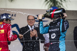 Podium: race winner Sébastien Buemi, Renault e.Dams, second place Lucas di Grassi, ABT Schaeffler Audi Sport