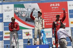 Podio Gara 1: il vincitore Ian Rodriguez Wright, DRZ Benelli, il secondo classificato Marcus Armstrong, Prema Power Team, il terzo classificato Artem Petrov, DR Formula