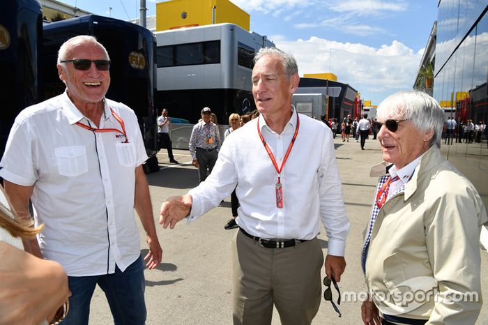 Dietrich Mateschitz, CEO y fundador de Red Bull con Bernie Ecclestone