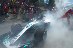 The smoking car of race retiree Valtteri Bottas, Mercedes-Benz F1 W08