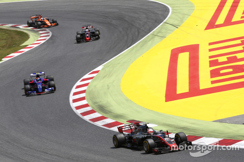 Kevin Magnussen, Haas F1 Team VF-17, Carlos Sainz Jr., Scuderia Toro Rosso STR12, Romain Grosjean, Haas F1 Team VF-17, Fernando Alonso, McLaren MCL32