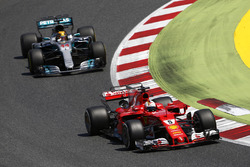 Sebastian Vettel, Ferrari SF70H, Lewis Hamilton, Mercedes AMG F1 W08