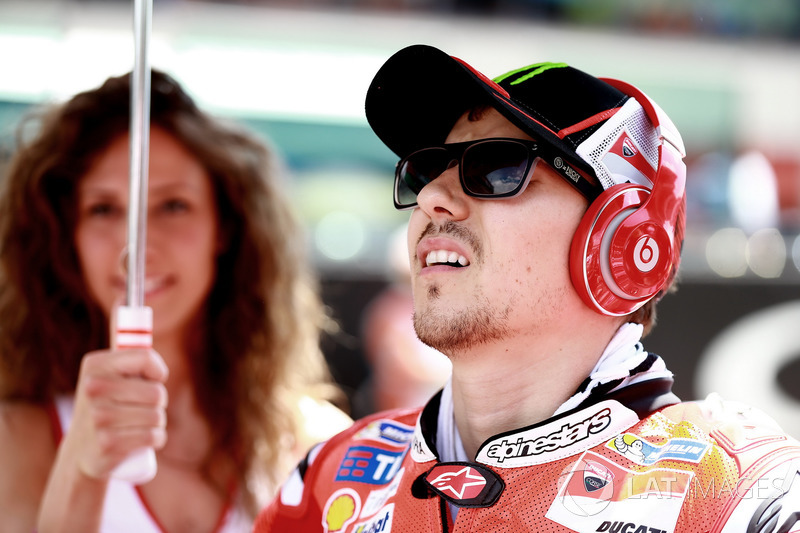 Moment de concentration pour Jorge Lorenzo
