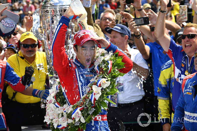 Takuma Sato, Andretti Autosport Honda merayakan kemenangannya
