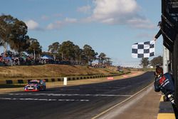 Le vainqueur Jamie Whincup, Triple Eight Race Engineering Holden