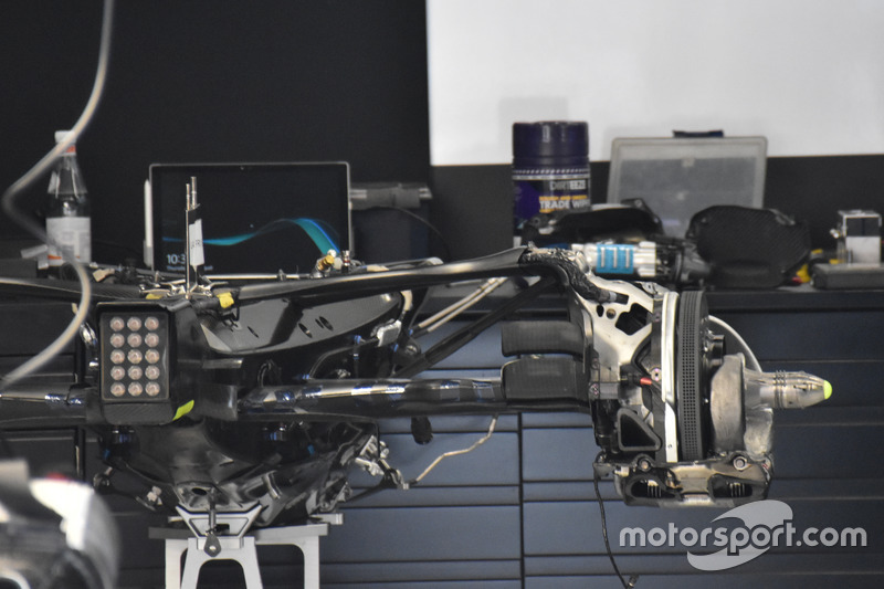 Mercedes-Benz F1 W08, vites kutusu