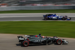 Romain Grosjean, Haas F1 Team VF-17 and Marcus Ericsson, Sauber C36