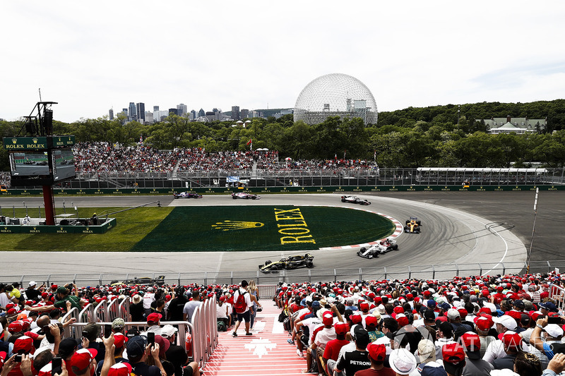 Carlos Sainz Jr., Renault Sport F1 Team R.S. 18, devant Charles Leclerc, Sauber C37, et Fernando Alonso, McLaren MCL33