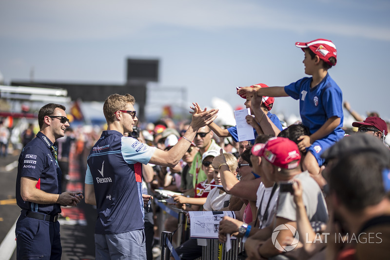 Sergey Sirotkin, Williams, signe des autographes