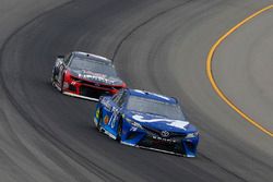 Martin Truex Jr., Furniture Row Racing, Toyota Camry Auto-Owners Insurance and William Byron, Hendrick Motorsports, Chevrolet Camaro Liberty University