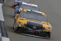 Erik Jones, Joe Gibbs Racing, Toyota Camry DeWalt and Darrell Wallace Jr., Richard Petty Motorsports, Chevrolet Camaro Meijer