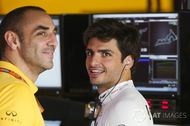 Cyril Abiteboul, Managing Director, Renault Sport F1 Team, Carlos Sainz Jr., Renault Sport F1 Team