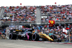 Карлос Сайнс-мл., Renault Sport F1 Team RS17