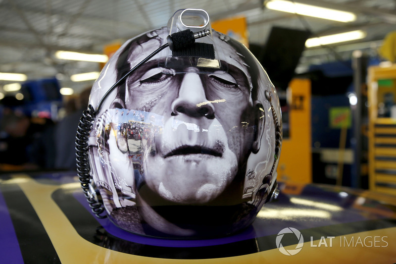 Helm von Kyle Busch, Joe Gibbs Racing
