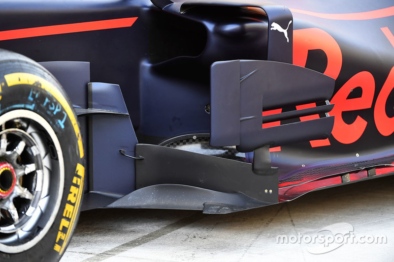 Red Bull Racing Rb13 barge board detail