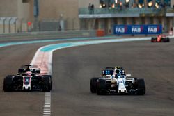 Ромен Грожан, Haas F1 Team VF-17, и Лэнс Стролл, Williams FW40