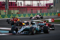 Lewis Hamilton, Mercedes AMG F1 W08, Sebastian Vettel, Ferrari SF70H, Daniel Ricciardo, Red Bull Racing RB13, Kimi Raikkonen, Ferrari SF70H at the start