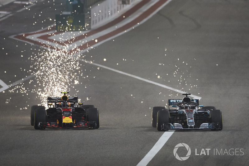Макс Ферстаппен, Red Bull Racing RB14, и Льюис Хэмилтон, Mercedes AMG F1 W09