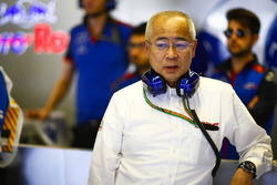Представитель Honda в гараже Scuderia Toro Rosso